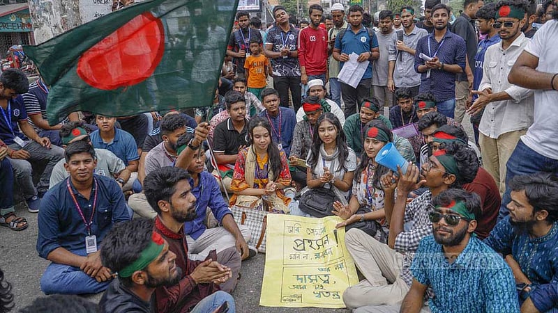ঢাকা কেন্দ্রীয় বিশ্ববিদ্যালয় অধ্যাদেশের দাবিতে সোমবার ‘লং মার্চ’