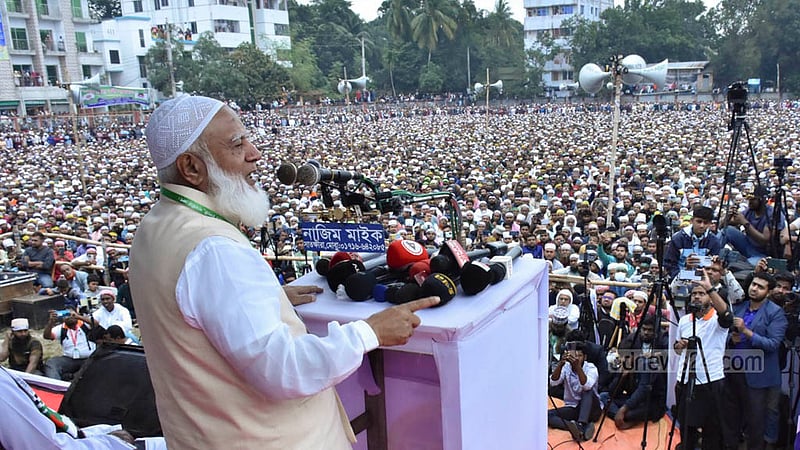 নারীদের পোশাক নিয়ে ‘বাধ্য করা হবে না’: জামায়াত আমির