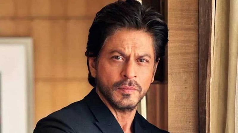 শাহরুখকে খুনের হুমকি, সেই আইনজীবী গ্রেপ্তার