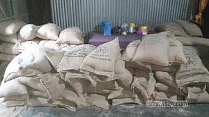 সিরাজগঞ্জে ১২৫ বস্তা সরকারি চাল জব্দ