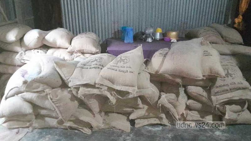 সিরাজগঞ্জে ১২৫ বস্তা সরকারি চাল জব্দ
