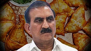 মুখ্যমন্ত্রীর সমুচা খেল কে?
