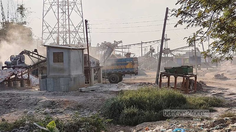 পাথর ভাঙার অবৈধ ১৫০০ কারখানা, মানুষ-পরিবেশের ত্রাহি ত্রাহি