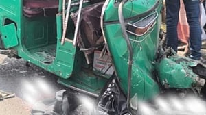 টাঙ্গাইলে পিকআপভ্যান-অটোরিকশা সংঘর্ষে নিহত ১