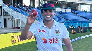 তাসকিনের ৬ উইকেটের পর ব্যাটিং বিপর্যয়ে পরাজয়ের দুয়ারে বাংলাদেশ