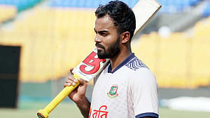 শেষ বলে ছক্কায় হৃদয়ের অপরাজিত ৩৫
