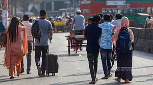 মহাখালীতে অবরোধ: যানজটে নাকাল নগরবাসী