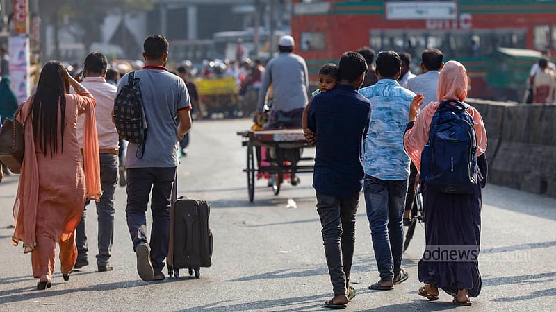 মহাখালীতে অবরোধ: যানজটে নাকাল নগরবাসী