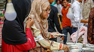 ছোট হয়েছে শীতের পিঠা, ‘কমেছে’ বিক্রি
