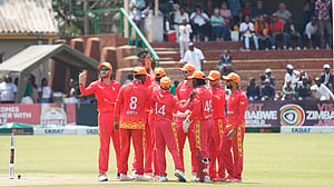 পাকিস্তানের ব্যাটিং বিধ্বস্ত করে সিরিজে এগিয়ে জিম্বাবুয়ে