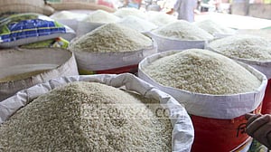 চালের দাম কমতে পারে, আশা দিল সরকার