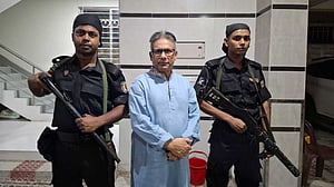 কারাবন্দি মুর্শেদী পালিয়ে যাওয়ার চেষ্টায়! দেশত্যাগে নিষেধাজ্ঞা