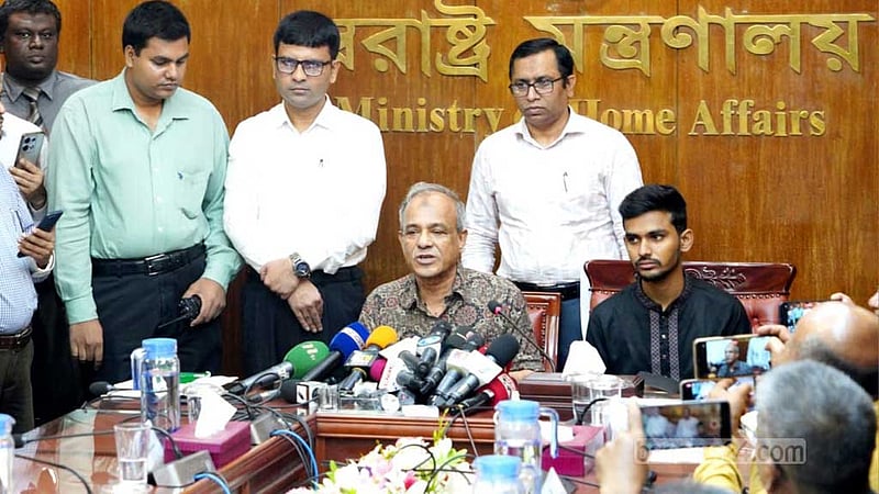 কর্মস্থলে না ফেরা পুলিশদের ক্রিমিনাল হিসেবে দেখব: স্বরাষ্ট্র উপদেষ্টা
