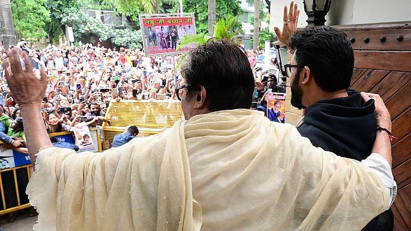 ঝুলিতে ২৯টি ফ্লপ নিয়েও যিনি অমিতাভের ‘বেস্ট ফ্রেন্ড’