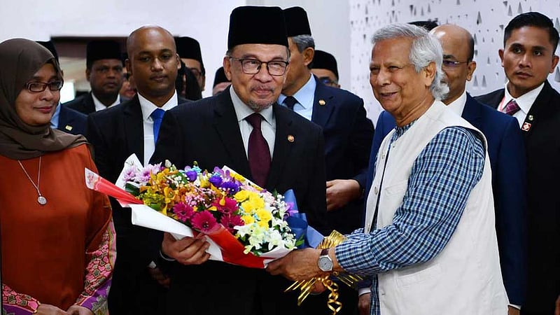 আনোয়ার ইব্রাহিমকে ঢাকায় উষ্ণ অভ্যর্থনা