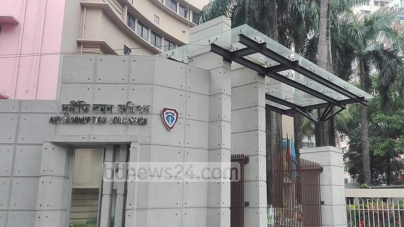 সমবায় ব্যাংকের সাবেক চেয়ারম্যানের বিরুদ্ধে দুদকের মামলা