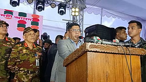 নিরাপত্তার নিশ্চয়তা দিচ্ছি: মণ্ডপে গিয়ে সেনাপ্রধান