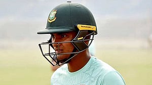 আশিকুরের সেঞ্চুরি, এনামুলের ৫ রানের আক্ষেপ