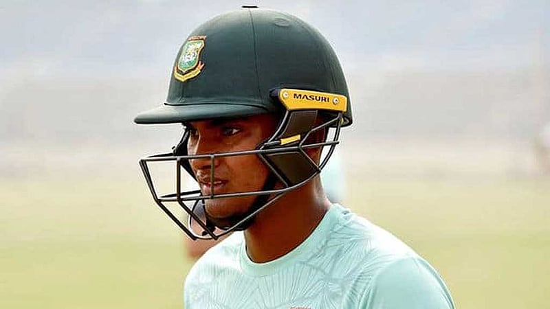 আশিকুরের সেঞ্চুরি, এনামুলের ৫ রানের আক্ষেপ