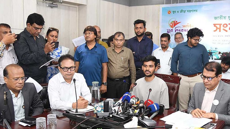 দুই বছরে ৫ লাখ কর্মসংস্থান তৈরি করবে সরকার: উপদেষ্টা আসিফ