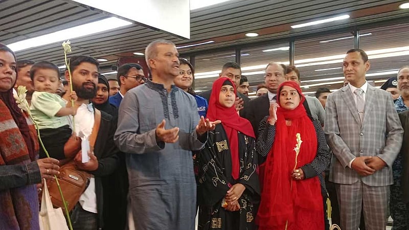 প্রথম দফায় লেবানন থেকে ফিরলেন ৫৪ বাংলাদেশি