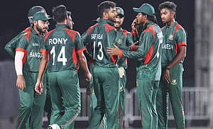 ‘ডেড বল’ বিতর্কের পর শ্রীলঙ্কার কাছে হেরে বাংলাদেশের বিদায়