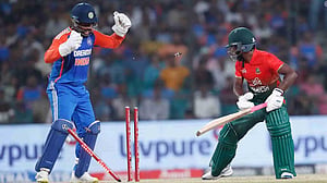 বাংলাদেশকে উড়িয়ে সিরিজে এগিয়ে ভারত