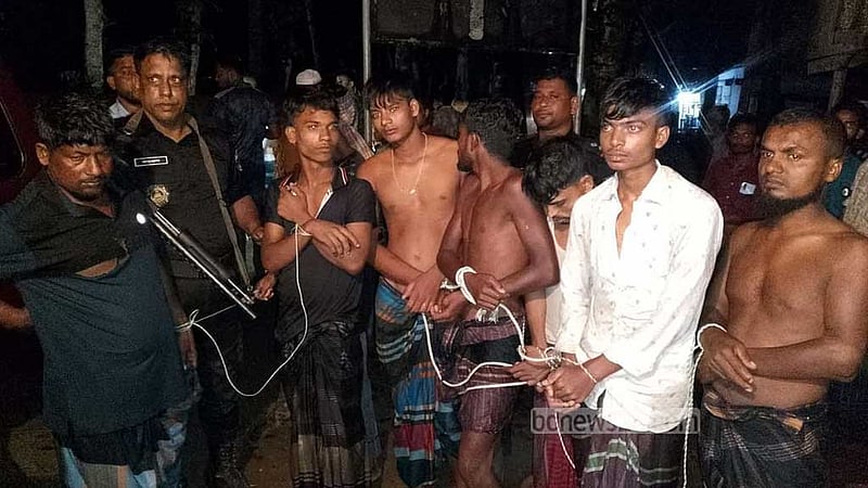 বরিশালে ইলিশ রক্ষার অভিযানে হামলার ঘটনায় মামলা, আসামি ৭০ জেলে