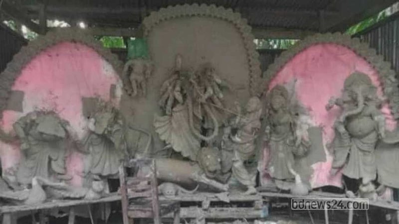 বরিশালে দুর্গাপূজার প্রতিমা ভাঙচুর, ওসি প্রত্যাহার