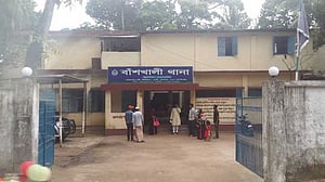 নবীকে নিয়ে ‘কটূক্তি’: বাঁশখালীতে পল্লী চিকিৎসক গ্রেপ্তার