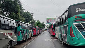 গাড়ি নড়ে না বেনাপোল সড়কে