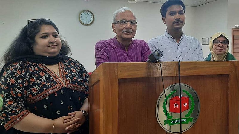 প্রবাসীদের ভোটাধিকারের ‘পথ খুঁজছে’ নির্বাচন সংস্কার কমিশন