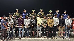 বরিশালে সেতু থেকে ‘মদ্যপ’ ১২ তরুণ আটক