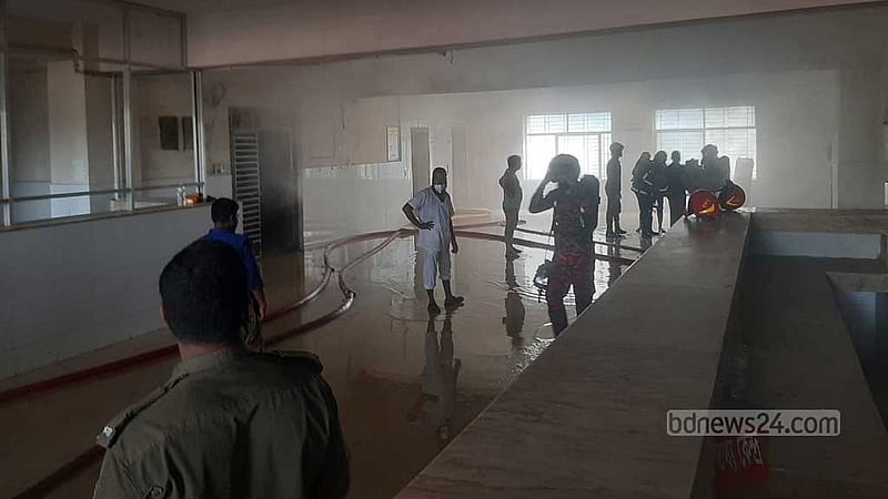 বরিশাল হাসপাতালের স্টোর রুমে আগুন, রোগীদের মধ্যে আতঙ্ক