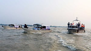 মেঘনায় টাস্ক ফোর্সের অভিযানে হামলা, পুলিশসহ আহত ১০