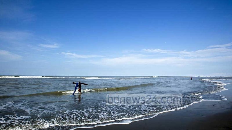 অনুপ্রবেশ করে মাছ ধরায় ভারতীয় দুটি ট্রলারসহ ৪৩ জেলে আটক