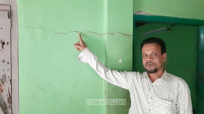 মিয়ানমারের বিস্ফোরণের কম্পনে টেকনাফের বাড়িতে বাড়িতে ফাটল
