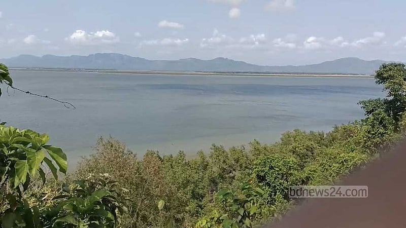 সীমান্তের ওপারে রাতভর বিস্ফোরণ, নির্ঘুম এপারের মানুষ