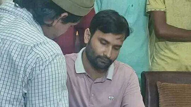 চট্টগ্রাম বিশ্ববিদ্যালয়ে শিক্ষককে পদত্যাগে বাধ্য করার অভিযোগ