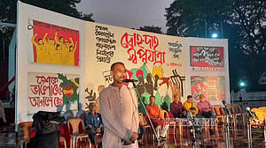 শহীদ মিনারে সমাবেশ: ‘মুক্ত পরিবেশ’ চাইলেন সাংস্কৃতিক কর্মীরা