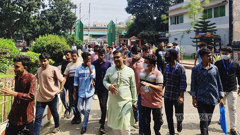 কুমিল্লা বোর্ডেও ফেল করা শিক্ষার্থীদের দিনভর বিক্ষোভ, ভোগান্তি