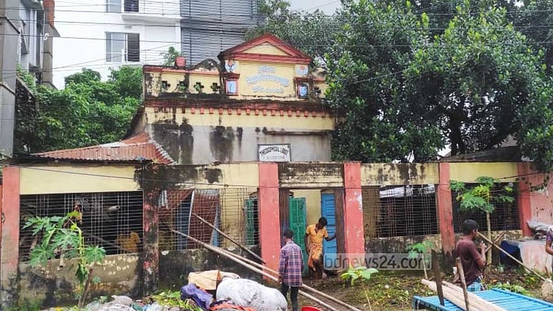 এক যুগ পর দখলমুক্ত কুমিল্লার ঐতিহ্যবাহী থিয়োসোফিকেল সোসাইটি ভবন