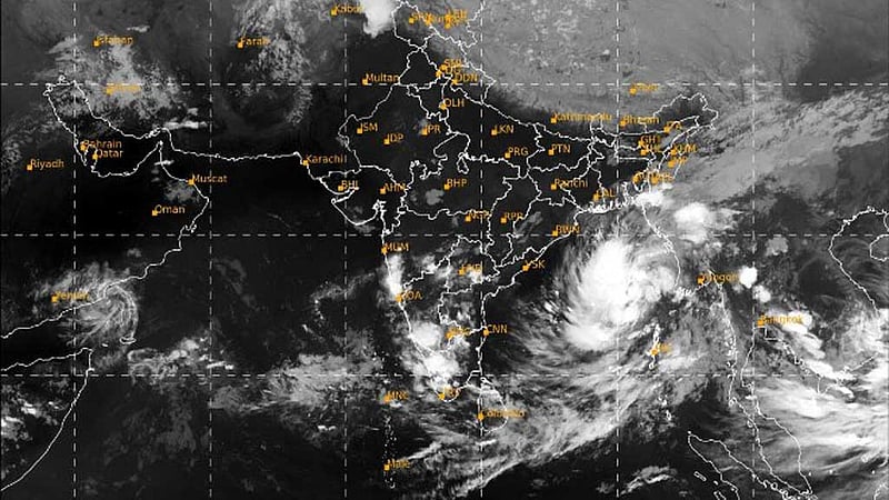 সাগরে গভীর নিম্নচাপ, ১ নম্বর সংকেত