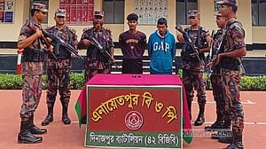 অবৈধভাবে ভারতে প্রবেশের চেষ্টা, দিনাজপুরে নারীসহ আটক ৩