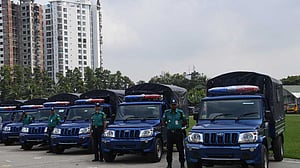 ঢাকার ১০ থানা পেল একটি করে নতুন গাড়ি