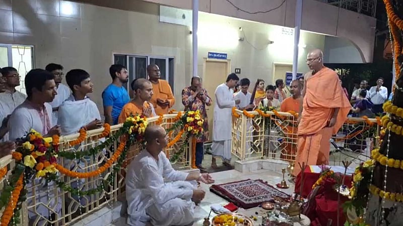 দেবীর ঘুম ভাঙানোর বন্দনা হল, এবার উৎসব শুরুর অপেক্ষা