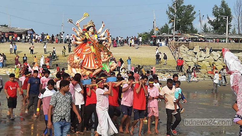 বিসর্জনে সাঙ্গ দুর্গতিনাশিনীর বন্দনা