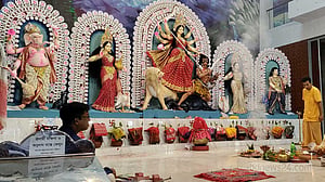 দুর্গোৎসব: সপ্তমী পূজায় সাত জনমের পাপমোচনের প্রত্যাশা