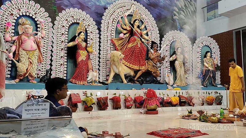 দুর্গোৎসব: সপ্তমী পূজায় সাত জনমের পাপমোচনের প্রত্যাশা