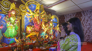 মণ্ডপে হামলা ও মুকুট চুরিকে ‘কঠোরভাবে নিন্দার যোগ্য’ বলল ভারত